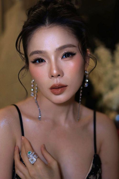 Ở độ tuổi U50, nữ ca sĩ luôn giữ được nhan sắc mặn mà. (Ảnh: FBNV)