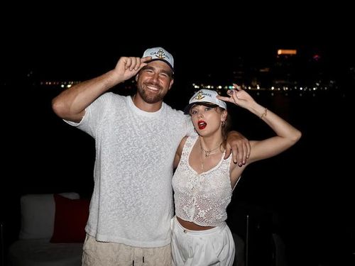 Trước đó, vào ngày 3/7, Taylor Swift và Travis Kelce tổ chức hôn lễ hoành tráng tại Madison Square Garden (New York).
