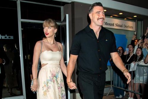 Taylor Swift và Travis Kelce bắt đầu hẹn hò từ năm 2023 và công bố đính hôn vào tháng 8/2025.