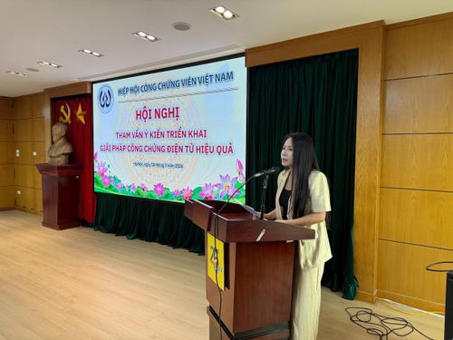 Bà Nguyễn Thị Thơ - Chủ tịch Hiệp hội Công chứng viên Việt Nam - phát biểu