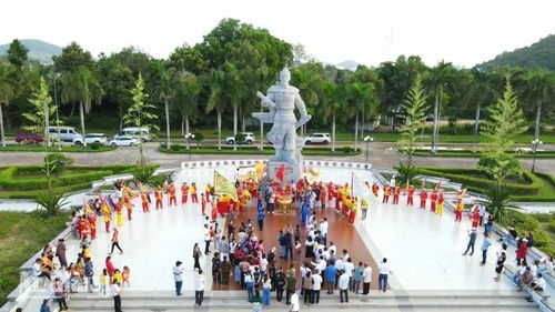 Hàng năm, Đảng bộ, chính quyền và Nhân dân phường Hà Tiên tổ chức lễ hội truyền thống kỷ niệm ngày mất Đức Khai trấn Mạc Cửu.