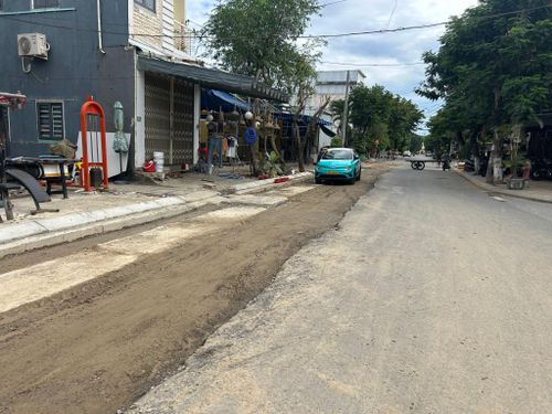 Việc sớm hoàn thành dự án sẽ góp phần bảo đảm an toàn giao thông và chỉnh trang đô thị khu vực. Ảnh: VY DŨNG