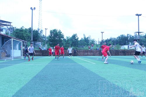 Các đội tranh tài ở nội dung bóng đá.
