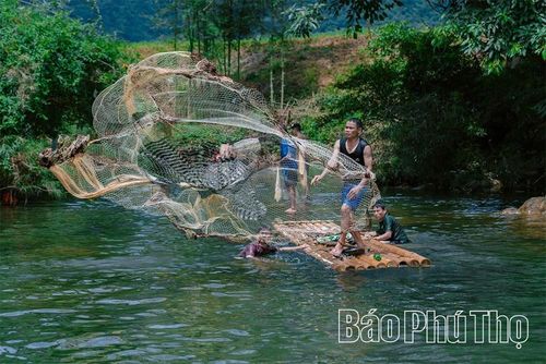 Lễ hội đánh cá suối truyền thống xã Toàn Thắng năm 2026 thu hút đông đảo du khách trong và ngoài xã tham gia.