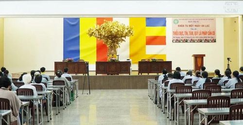 Chủ đề khóa tu "Thiểu dục, tín, tàm, quý là pháp cần có"
