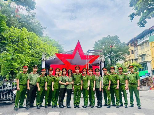 Triển lãm gồm 5 chương, 8 không gian trưng bày với hơn 200 tư liệu, hình ảnh và khu trải nghiệm công nghệ số đặc sắc, giàu giá trị truyền thống và thực tiễn.