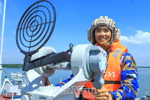 Nụ cười rạng rỡ của cán bộ, chiến sĩ Tàu 273 sau khi hoàn thành nội dung huấn luyện trên biển.