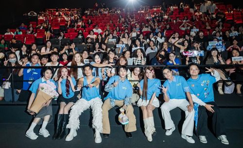 Các thành viên Running Man Vietnam giao lưu với khán giả.