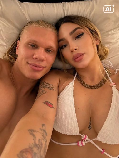  Ca sĩ, nhạc sĩ Bellakath (Mexico) đăng ảnh chế nằm cạnh cầu thủ Erling Haaland, dấy lên mối lo ngại lớn. Ảnh: @labellakath. 