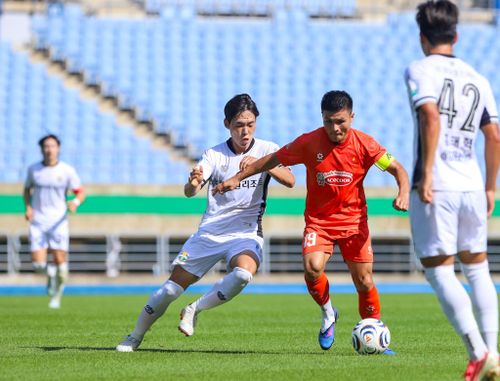 Sau 3 trận đấu, HLV Kim Sang-sik đã thử nghiệm 1 số phương án cho tuyển Việt Nam và có những dấu hiệu tích cực. Ảnh: Nhật Đoàn.