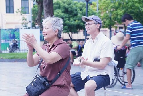 Với du khách, Hà Nội vì thế có thêm dấu ấn để được ghi nhớ