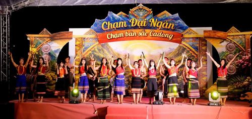 Những buổi sinh hoạt câu lạc bộ tạo không gian giao lưu, trao truyền các giá trị văn hóa truyền thống giữa các thế hệ