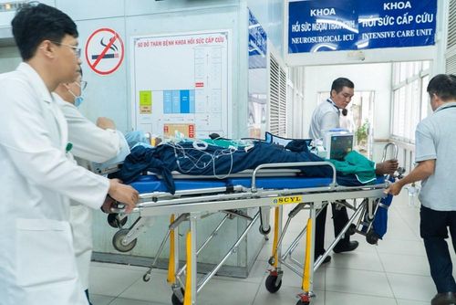 Nạn nhân được chuyển đến Bệnh viện Chợ Rẫy để tiếp tục điều trị chuyên sâu