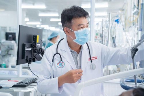 Bác sĩ CK2 Trần Thanh Linh - Trưởng khoa Hồi sức Cấp cứu Bệnh viện Chợ Rẫy