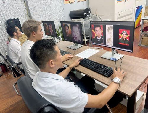 Sau khi hoàn thành, gia đình sẽ được bàn giao file ảnh phục dựng và ảnh in hoàn toàn miễn phí để lưu giữ, thờ phụng