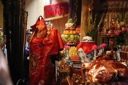 Lễ hội truyền thống Di tích Quốc gia đặc biệt đền Bạch Mã. Ảnh: TTXVN