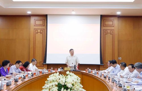 Sáng 13/7/2026, tại Trụ sở Trung ương Đảng, Tổng Bí thư, Chủ tịch nước Tô Lâm dự và phát biểu chỉ đạo tại Phiên họp thứ hai Ban Chỉ đạo Trung ương về phát triển văn hóa Việt Nam. Cùng dự có Thủ tướng Lê Minh Hưng và đồng chí Trần Cẩm Tú, Ủy viên Bộ Chính trị, Thường trực Ban Bí thư, Trưởng Ban Chỉ đạo. Ảnh: Thống Nhất – TTXVN