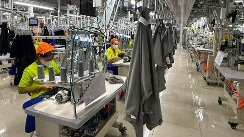 Dây chuyền sản xuất “thông minh” của Công ty Trách nhiệm hữu hạn Worldon Việt Nam trực thuộc Tập đoàn Shenzhou (Trung Quốc) tại Khu công nghiệp Đông Nam.