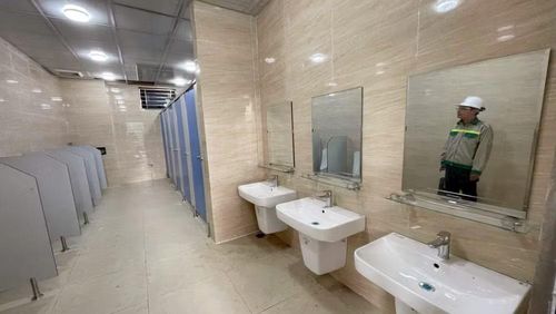Hệ thống nhà vệ sinh của các khối nhà được đầu tư đồng bộ khang trang.
