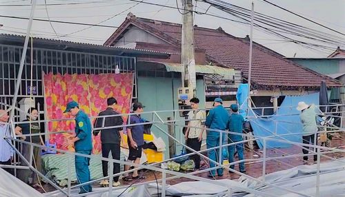  Các lực lượng cơ sở hỗ trợ người dân khắc phục hậu quả sau dông lốc 