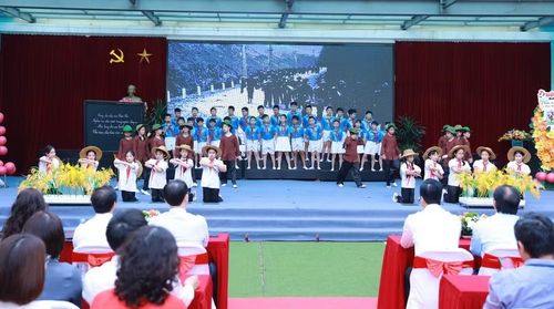 Một hoạt động văn hóa, văn nghệ của Trường tiểu học Vĩnh Tuy. Ảnh: NTCC.