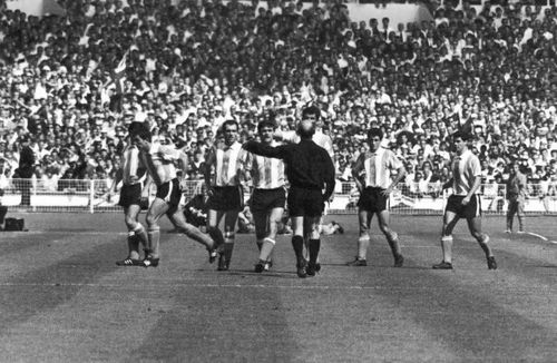 Antonio Rattin bị đuổi khỏi sân