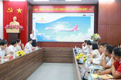 Lãnh đạo Ban Kinh doanh Sun PhuQuoc Airways trình bày kế hoạch khai thác các đường bay kết nối với Hải Phòng trong thời gian tới.
