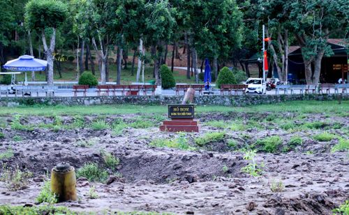 Hố bom tại Ngã ba Đồng Lộc