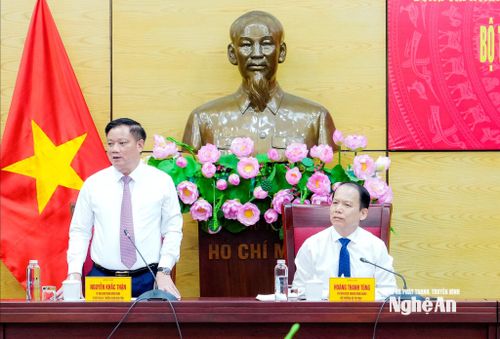 Bí thư Tỉnh ủy, Trưởng đoàn ĐBQH tỉnh Nguyễn Khắc Thận phát biểu tại buổi làm việc. Ảnh: Phạm Bằng