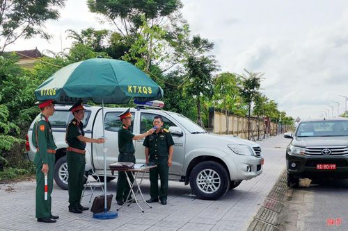 Lực lượng cảnh vệ (thuộc Phòng Tham mưu, Bộ CHQS tỉnh) tăng cường kiểm tra, kiểm soát để chấn chỉnh lễ tiết, tác phong, ứng xử cho quân nhân.