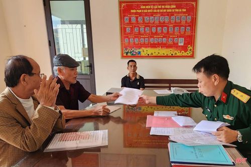CBCS Cơ quan Bộ CHQS tỉnh luôn nêu cao tinh thần phục vụ và ứng xử văn hóa với Nhân dân.