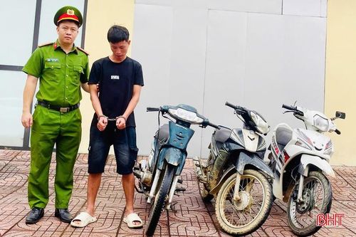 Thân Chí Lương và tang vật các vụ trộm.