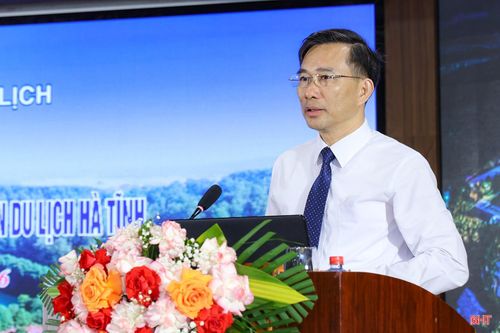 Giám đốc Sở VH-TT&amp;DL Nguyễn Viết Trường đề dẫn tọa đàm.