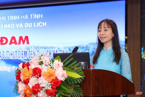ThS. Dương Thị Thu Truyền – Phó Giám đốc Sở Du lịch thành phố Huế trình bày tham luận: Kinh nghiệm xây dựng thương hiệu điểm đến và quảng bá du lịch trên nền tảng di sản văn hóa - bài học từ Huế và gợi mở cho Hà Tĩnh.