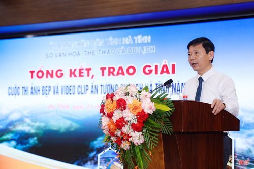 Phó Giám đốc Sở VH-TT&amp;DL Nguyễn Công Thành báo cáo tổng kết cuộc thi.