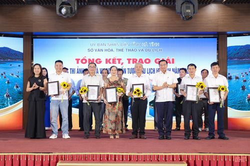 6 tác giả đạt giải ba cuộc thi.