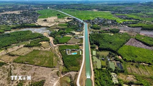 Hệ thống thủy lợi hồ Kẻ Gỗ góp phần ổn định sản xuất, nâng cao thu nhập cho người dân vùng hạ du. (Ảnh: Hữu Quyết/TTXVN)