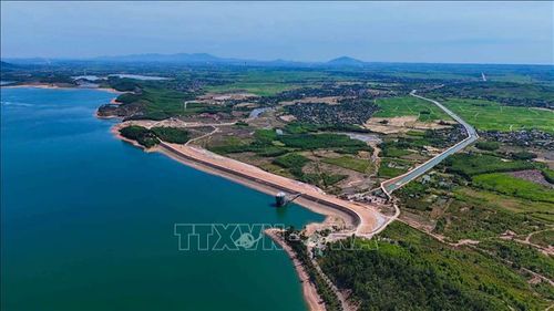 Nguồn nước từ hồ Kẻ Gỗ phục vụ tưới tiêu cho hơn 26.000 ha đất sản xuất, tạo động lực phát triển nông nghiệp.