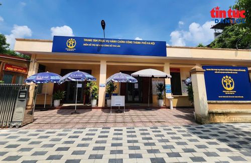 Trung tâm phục vụ hành chính công đặt bên ngoài trụ sở xã Thư Lâm.