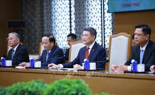 Thủ tướng Lê Minh Hưng phát biểu tại cuộc tiếp bà Jennifer Wicks, Đại sứ Hoa Kỳ tại Việt Nam. Ảnh: Dương Giang/TTXVN
