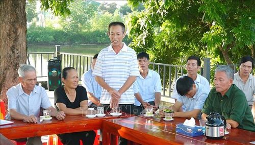 Người dân thôn Hồng Phong (xã Vũ Thư, tỉnh Hưng Yên) trình bày tâm tư, nguyện vọng tại chương trình “Đại biểu HĐND - Uống trà nghe dân nói” tổ chức sáng 13/7/2026. Ảnh: Thu Hoài/TTXVN
