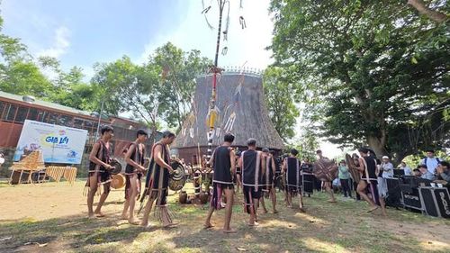 Plei Ơp - làng trong phố, một điểm đến hấp dẫn du khách khi tới Pleiku