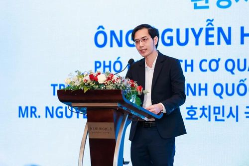  PGS.TS Nguyễn Hữu Huân, Phó Chủ tịch Cơ quan điều hành VIFC-HCMC phát biểu tại diễn đàn. 