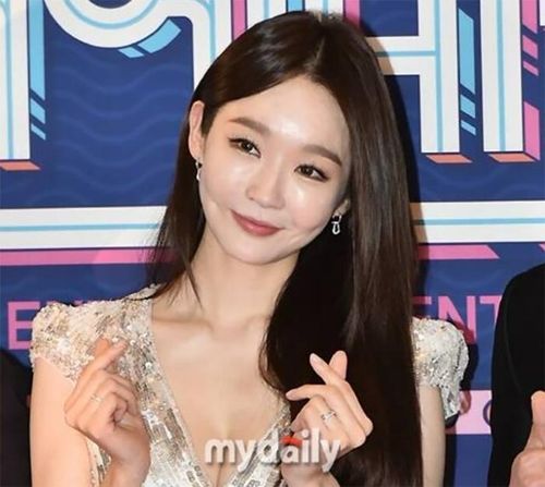 Kang Min Kyung phủ nhận tin đồn có bạn trai và chuẩn bị kết hôn.