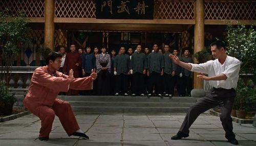 Các màn giao đấu đối kháng tốc độ cao trong phim đến nay vẫn được xếp vào hàng kinh điển của dòng phim hành động châu Á. Ảnh: Sohu