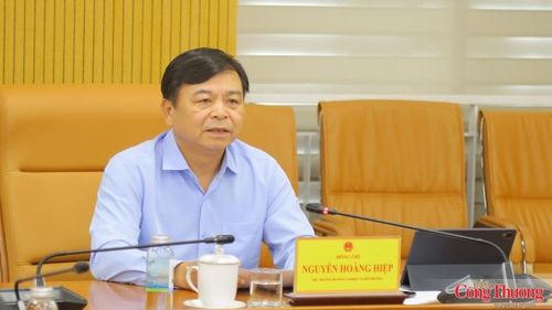 Thứ trưởng Bộ Nông nghiệp và Môi trường Nguyễn Hoàng Hiệp phát biểu kết luận tại Hội nghị.