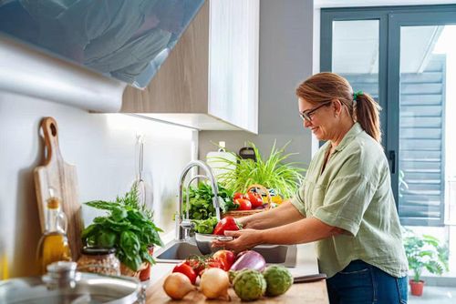 Người tiêu dùng ngày càng lựa chọn thực phẩm có giá trị dinh dưỡng và thân thiện với môi trường. Ảnh: Cleanchoiceenergy