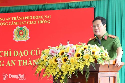 Đại tá Trần Anh Sơn, Phó Giám đốc Công an thành phố Đồng Nai phát biểu chỉ đạo tại hội nghị. Ảnh: Mộc Miên