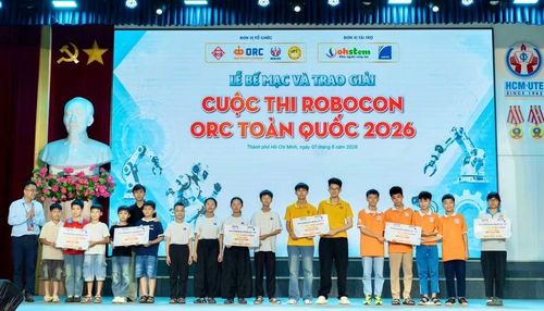 Đội tuyển Robocon Trường THCS Trưng Vương nhận giải Điều khiển robot xuất sắc bảng Explorer tại Cuộc thi Robocon ORC toàn quốc 2026. Ảnh: ĐVCC