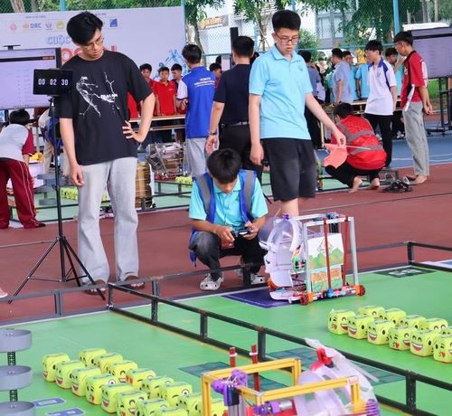 Đội tuyển Robocon Trường THCS Trưng Vương tham gia cuộc thi Robocon ORC quốc gia 2026. Ảnh: ĐVCC